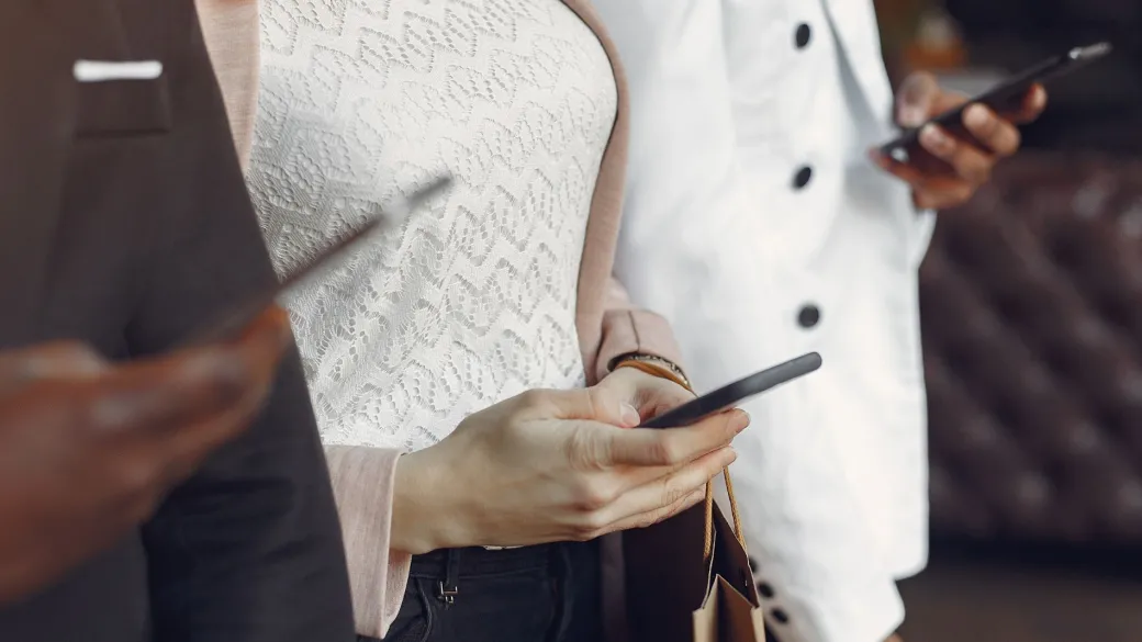 detail reporting and analytics people with phones