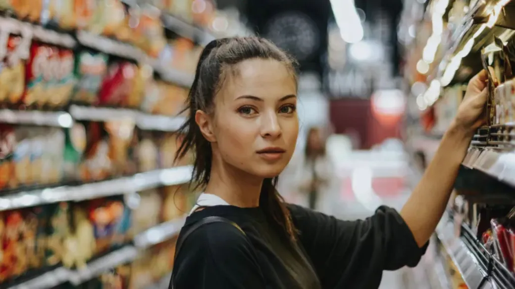 people ecr girl in supermarket