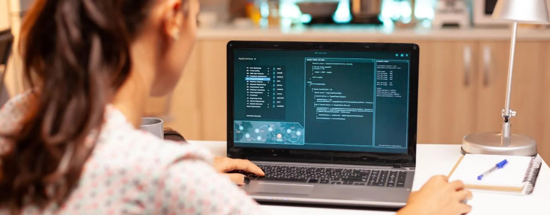 detail iframe woman at laptop