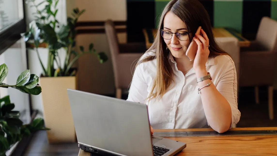 digital  business woman laptop