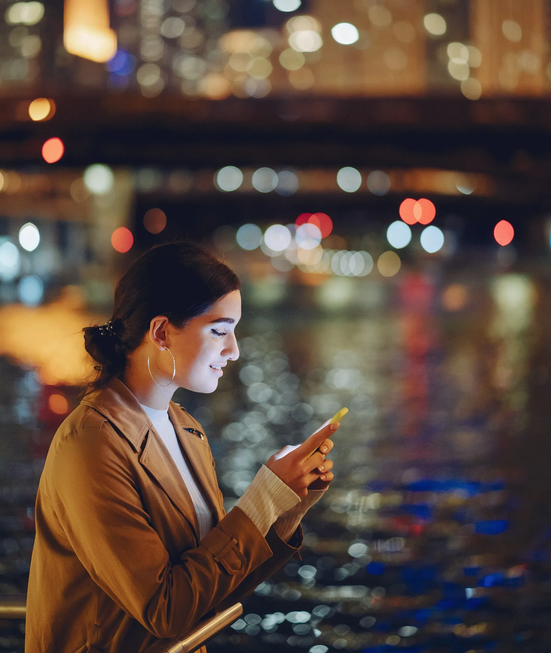 people online payments girl night with phone.