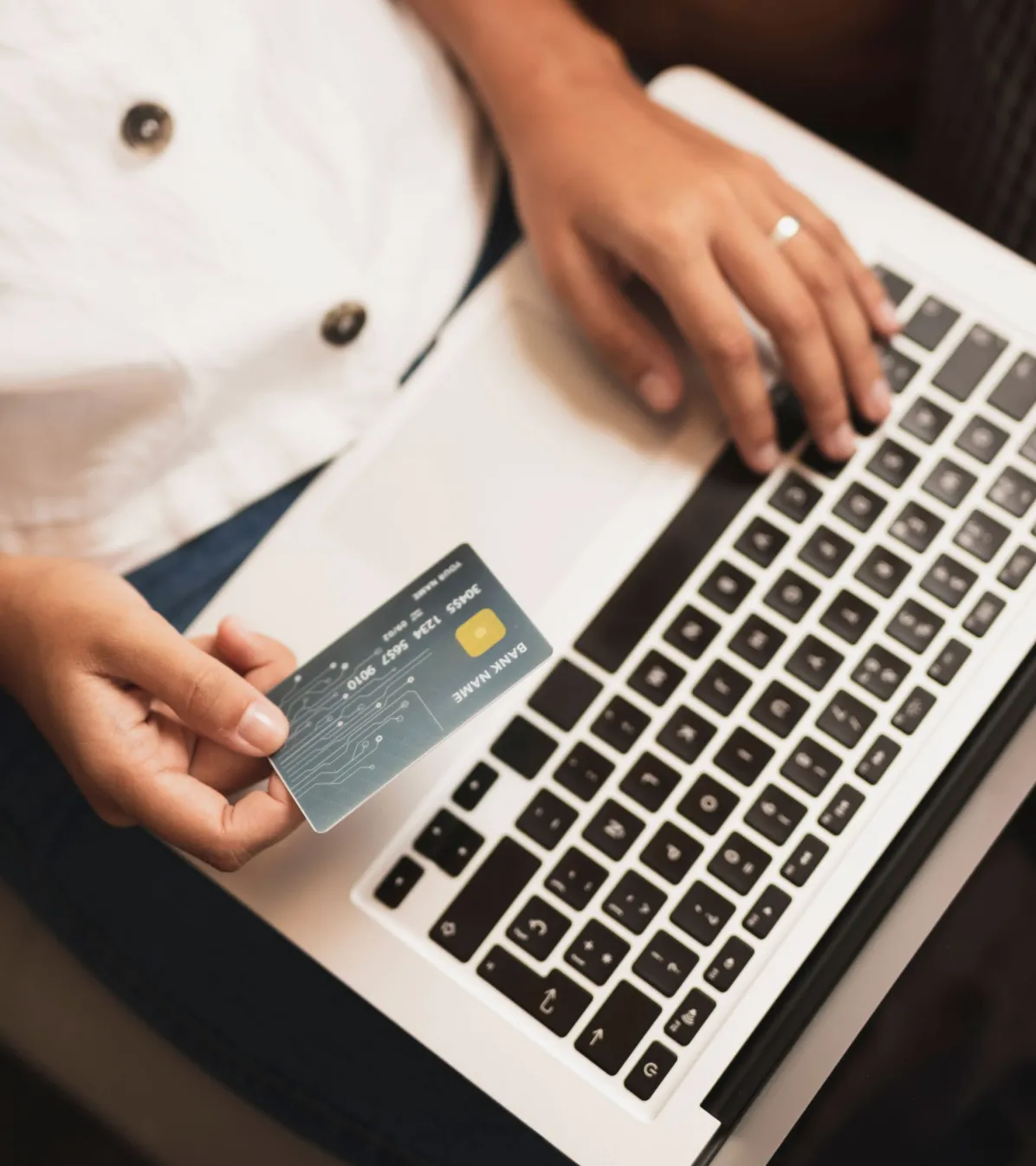 detail iframe woman with card and laptop