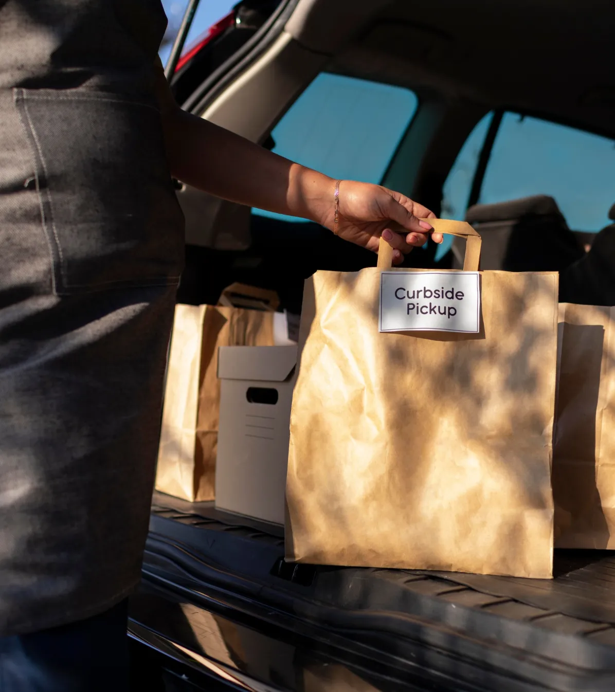 detail omnichannel payments man putting order car trunk