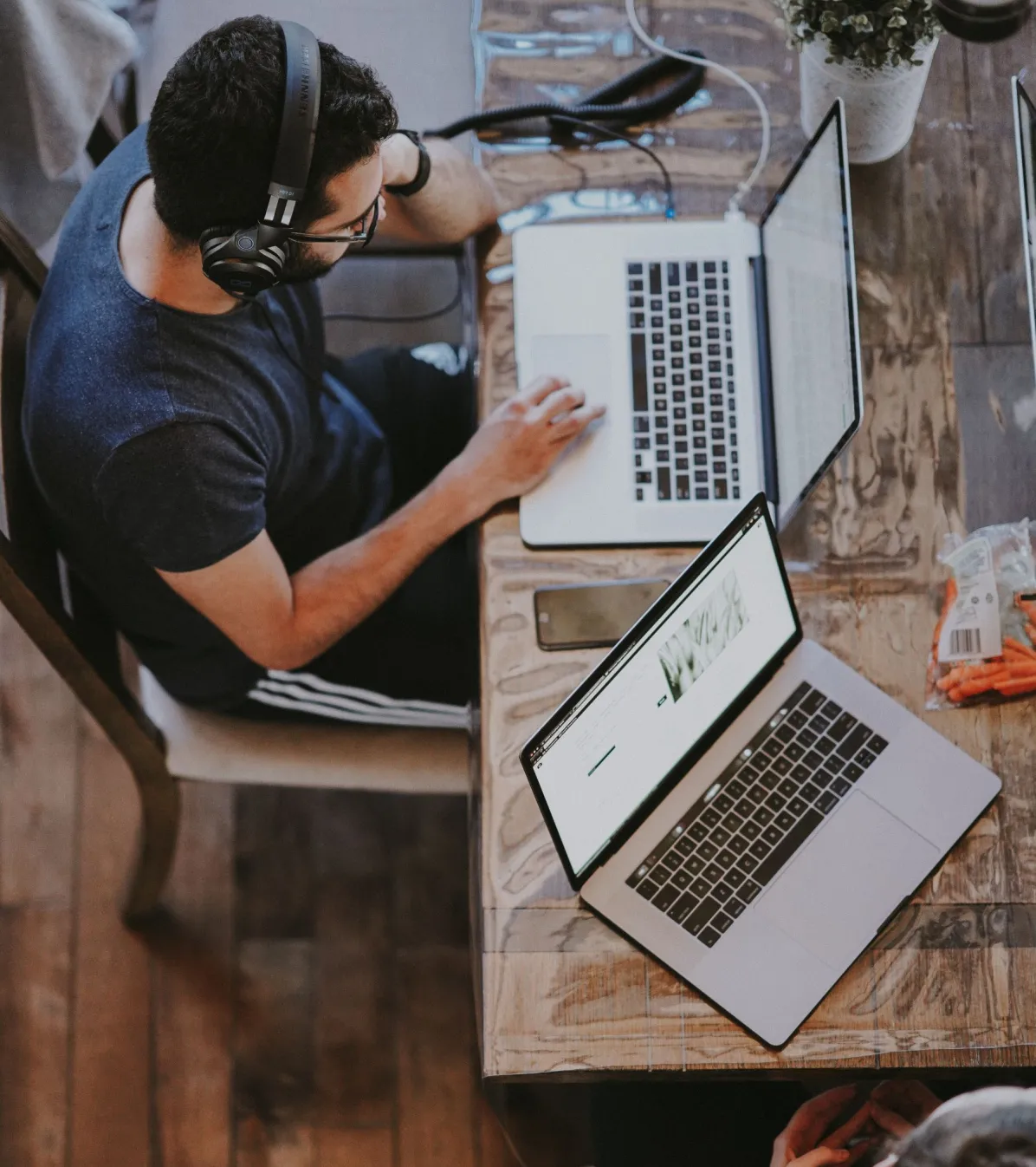 people third party connectors environment digital business men office laptop