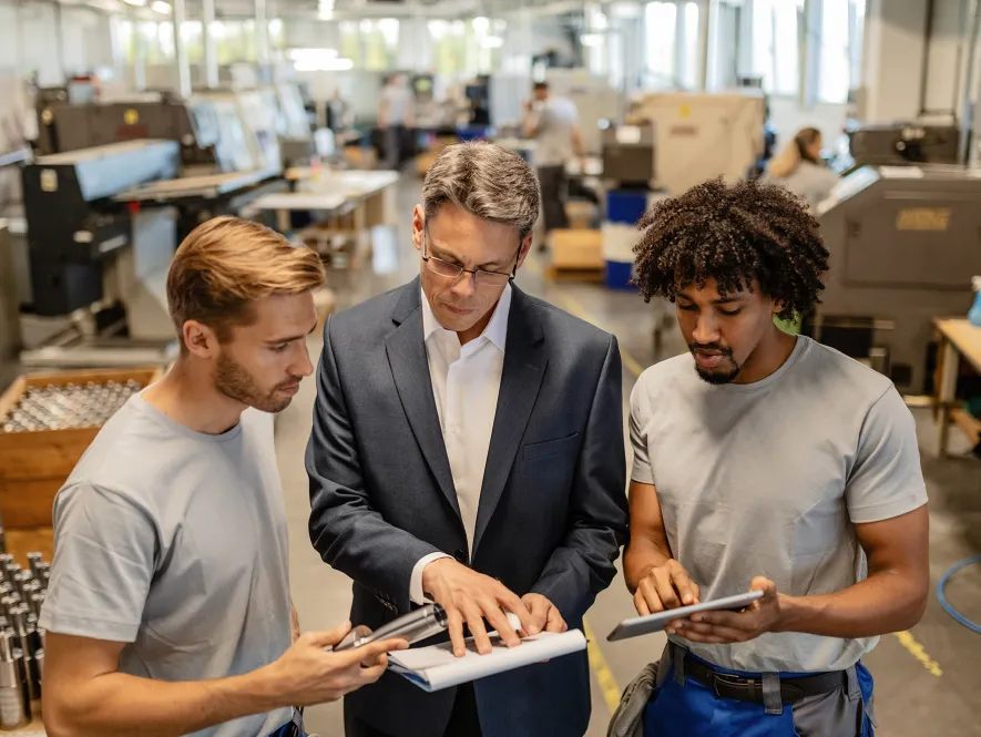 people-business-type-acquiring-mid-adult-reports-while-working