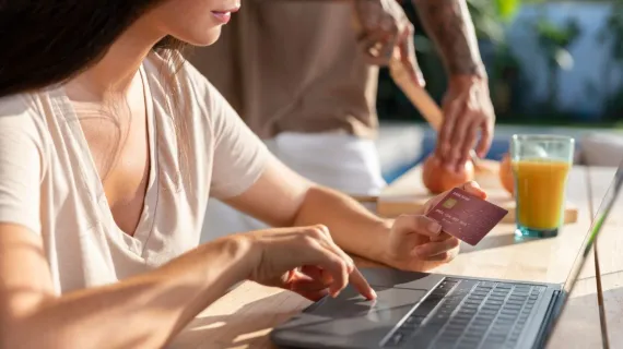 detail hosted checkout woman online shopping