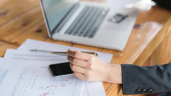 people-pay-by-link-business-woman-hand-with-financial-charts